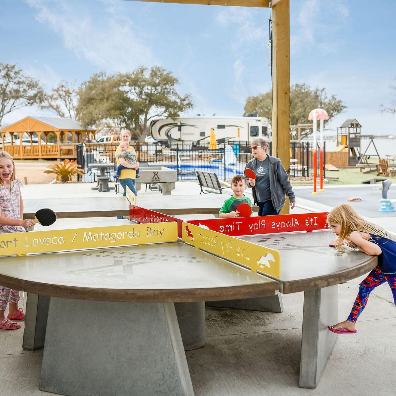 Round four way concrete table tennis table